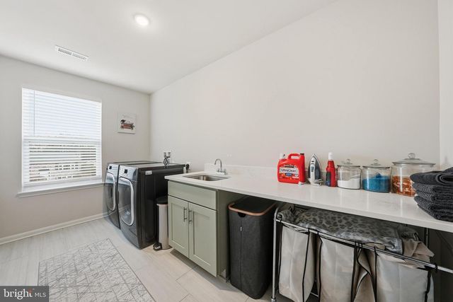 8317 SUNSET DR, Manassas, VA 20110