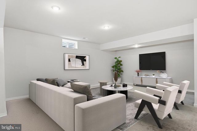 8317 SUNSET DR, Manassas, VA 20110