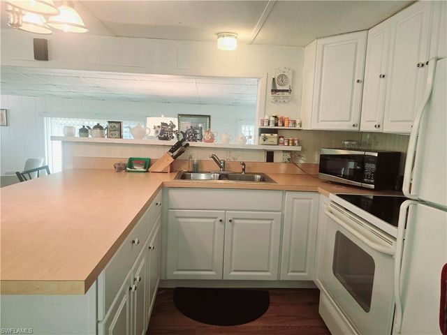 99 Moorhead MNR # 99, Naples, FL 34112