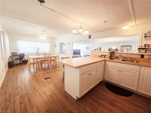 99 Moorhead MNR # 99, Naples, FL 34112