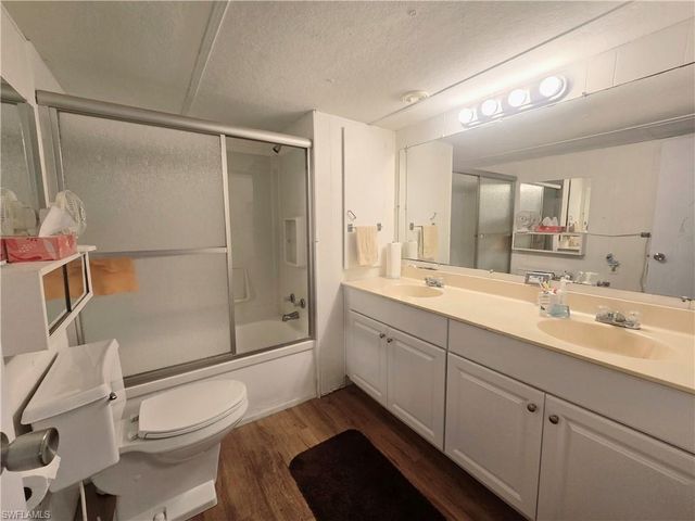 99 Moorhead MNR # 99, Naples, FL 34112