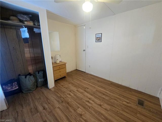 99 Moorhead MNR # 99, Naples, FL 34112