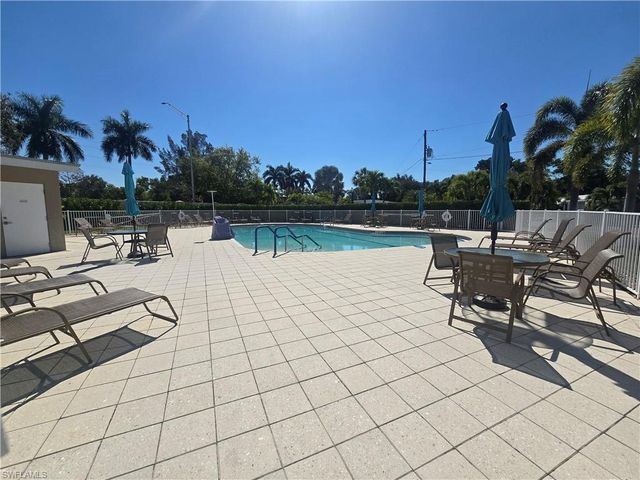 99 Moorhead MNR # 99, Naples, FL 34112