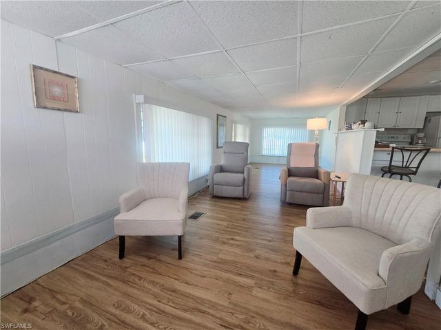 99 Moorhead MNR # 99, Naples, FL 34112