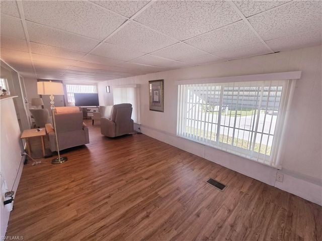 99 Moorhead MNR # 99, Naples, FL 34112