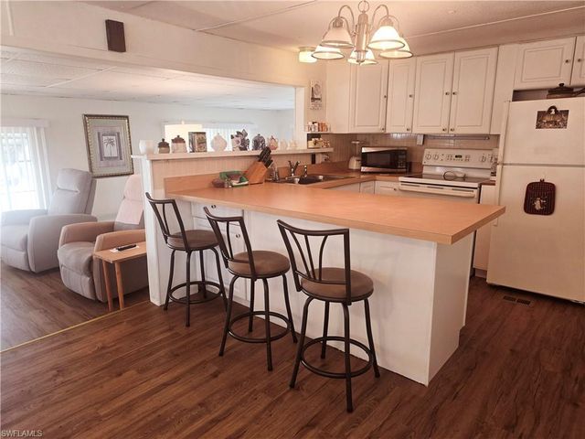 99 Moorhead MNR # 99, Naples, FL 34112