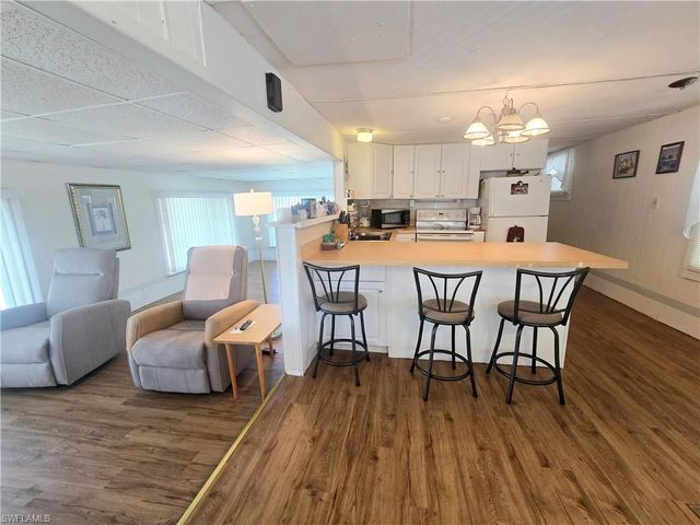 99 Moorhead MNR # 99, Naples, FL 34112