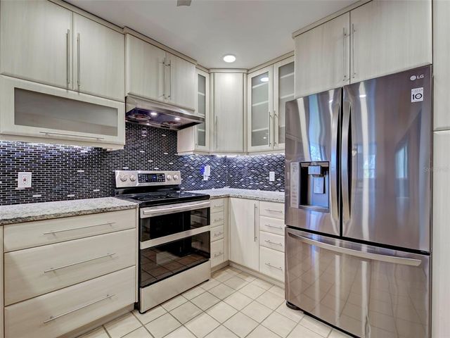 263 SOUTHAMPTON DRIVE 301, Venice, FL 34293