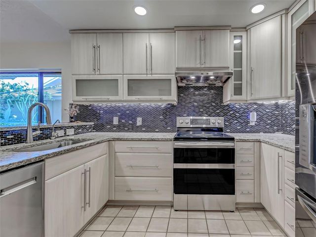 263 SOUTHAMPTON DRIVE 301, Venice, FL 34293