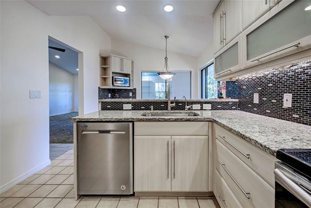 263 SOUTHAMPTON DRIVE 301, Venice, FL 34293