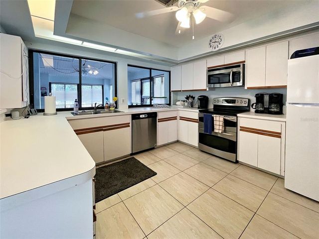 263 SOUTHAMPTON DRIVE 301, Venice, FL 34293