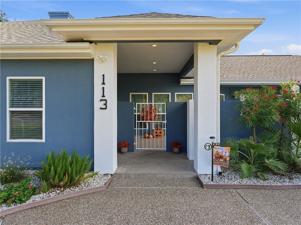 113 Cedar Ridge Dr, Rockport, TX 78382 — exterior