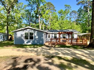 172 Pine Needle St, Onalaska, TX 77360