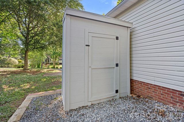 154 Quiet Cove Road, Mooresville, NC 28117
