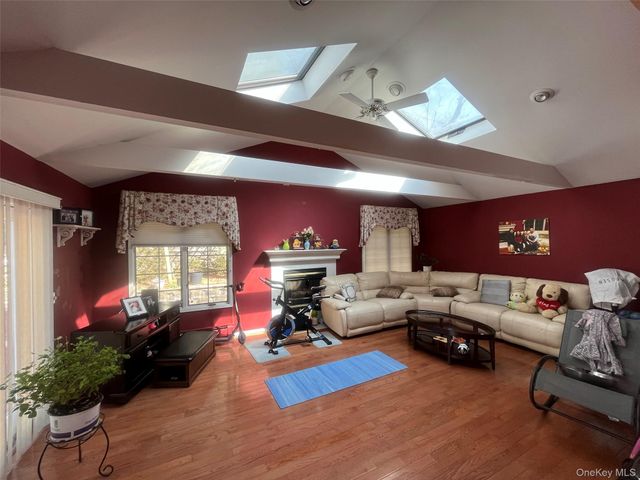 64 Todd Court, Huntington Station, NY 11746