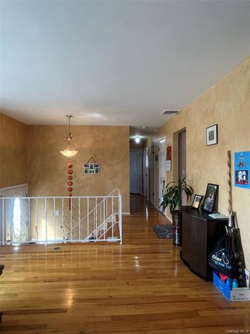 64 Todd Court, Huntington Station, NY 11746