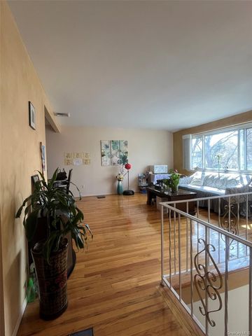 64 Todd Court, Huntington Station, NY 11746