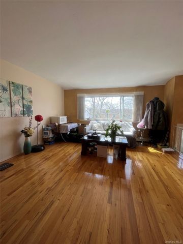 64 Todd Court, Huntington Station, NY 11746