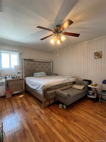 64 Todd Court, Huntington Station, NY 11746