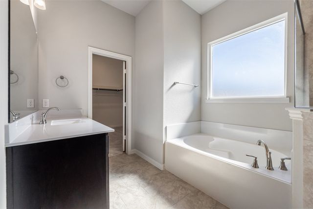 136 Oak Grove Way, Springtown, TX 76082