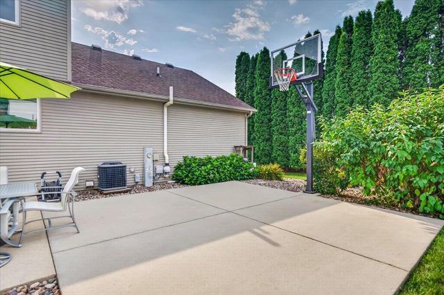 912 Questa Ridge Trail, Verona, WI 53593