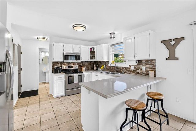 912 Questa Ridge Trail, Verona, WI 53593