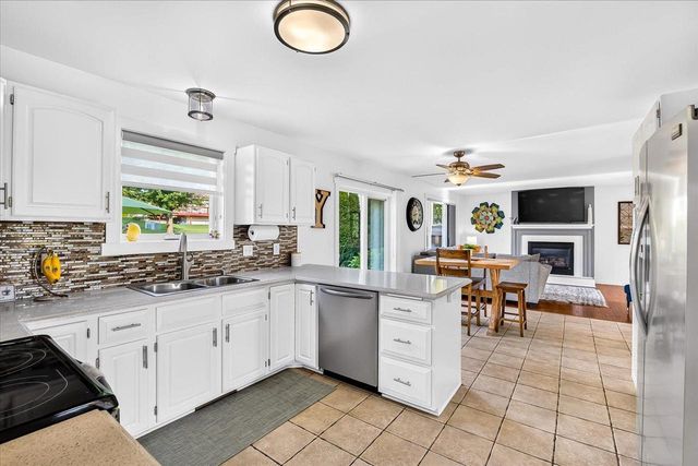 912 Questa Ridge Trail, Verona, WI 53593