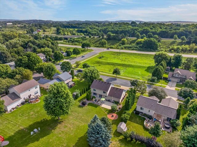 912 Questa Ridge Trail, Verona, WI 53593