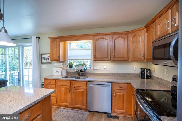 354 VILLAGE HEIGHTS DR, State College, PA 16801