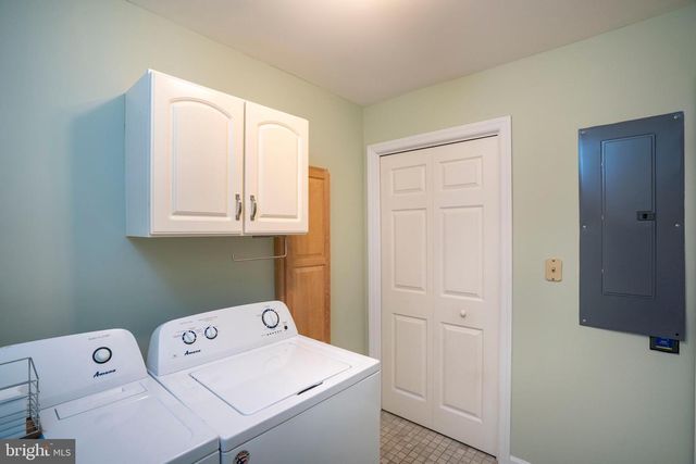 354 VILLAGE HEIGHTS DR, State College, PA 16801