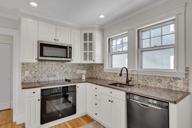 10 Dexter Rd, Lexington, MA 02420