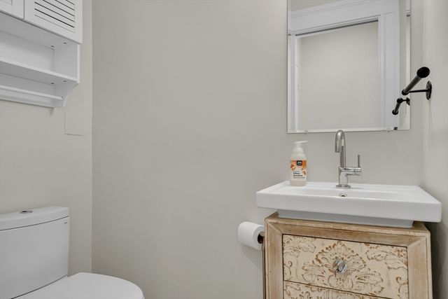 10 Dexter Rd, Lexington, MA 02420