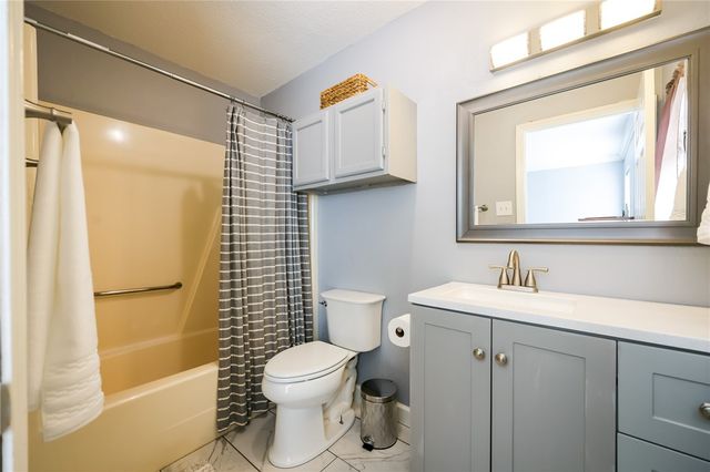 6371 Fitzhugh Dr, Corpus Christi, TX 78414