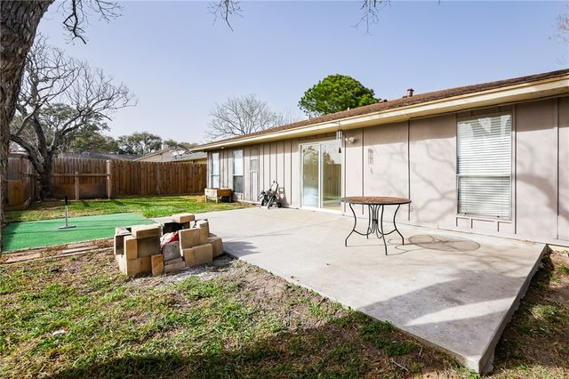 6371 Fitzhugh Dr, Corpus Christi, TX 78414