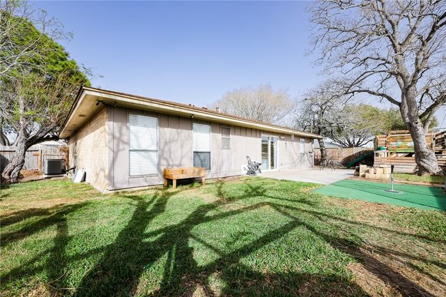 6371 Fitzhugh Dr, Corpus Christi, TX 78414