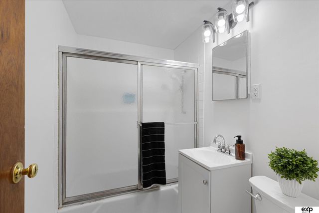 6901 S 78th Street, La Vista, NE 68128