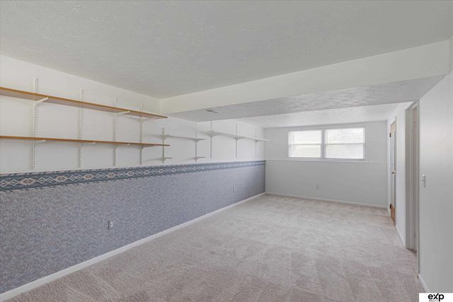 6901 S 78th Street, La Vista, NE 68128