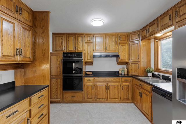 6901 S 78th Street, La Vista, NE 68128