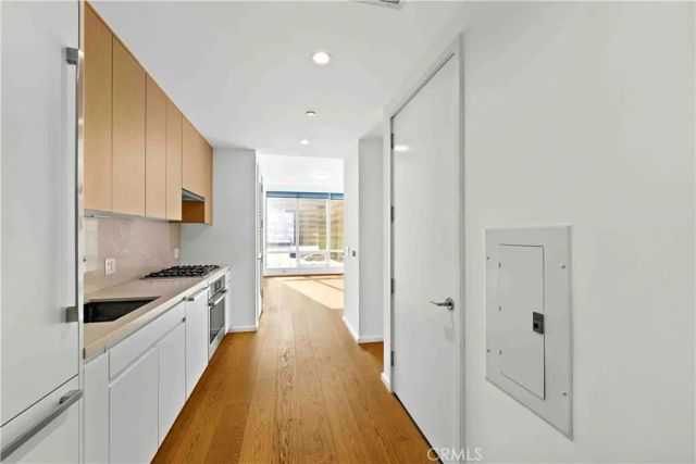 877 Francisco 517, Los Angeles, CA 90017