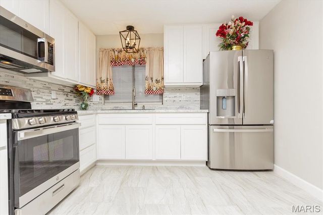 2345 Derhake Road, Florissant, MO 63033