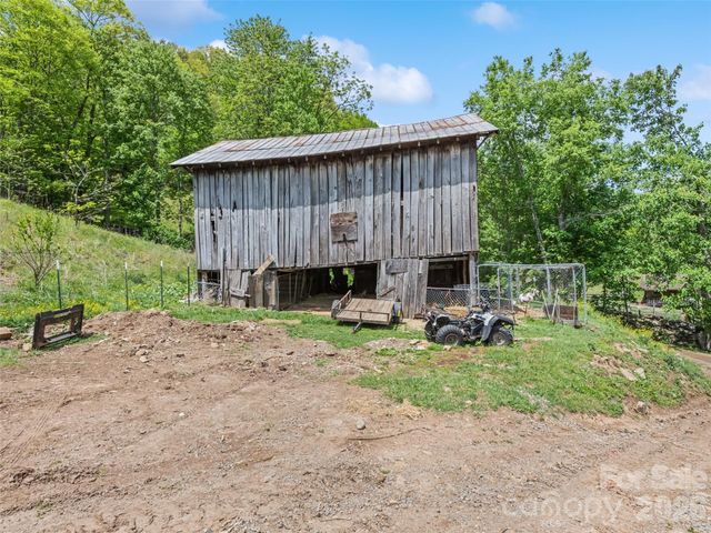 3607 Max Patch Road, Clyde, NC 28721
