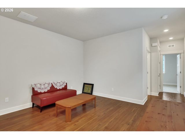 5064 Se 82ND Ave, Hillsboro, OR 97123