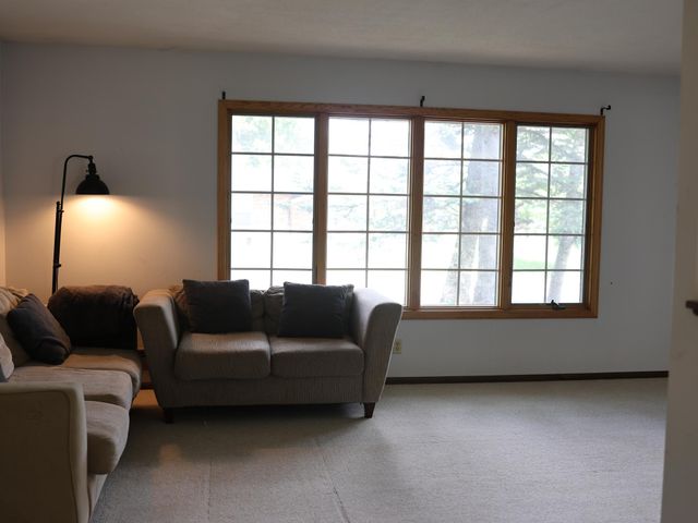 1081 Cedarwood Drive, Woodbury, MN 55125