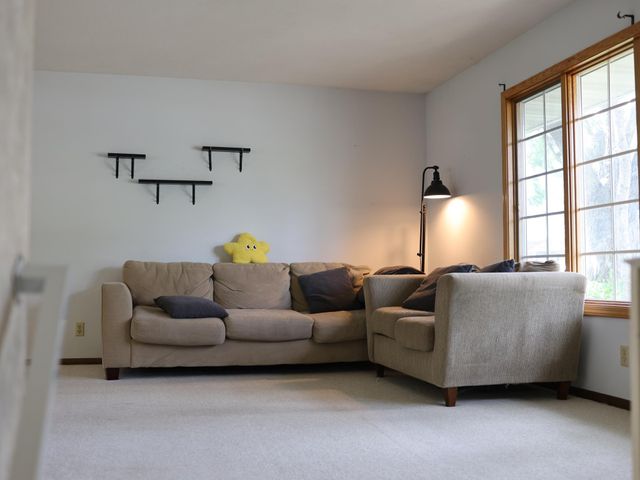 1081 Cedarwood Drive, Woodbury, MN 55125