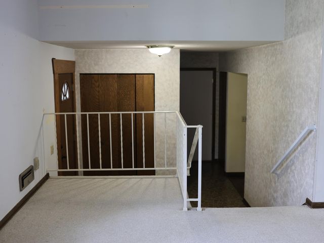 1081 Cedarwood Drive, Woodbury, MN 55125