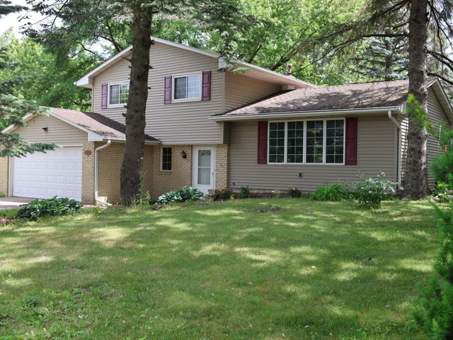 1081 Cedarwood Drive, Woodbury, MN 55125