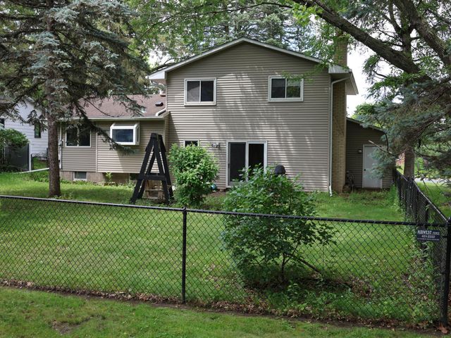 1081 Cedarwood Drive, Woodbury, MN 55125