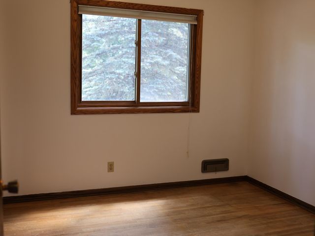 1081 Cedarwood Drive, Woodbury, MN 55125