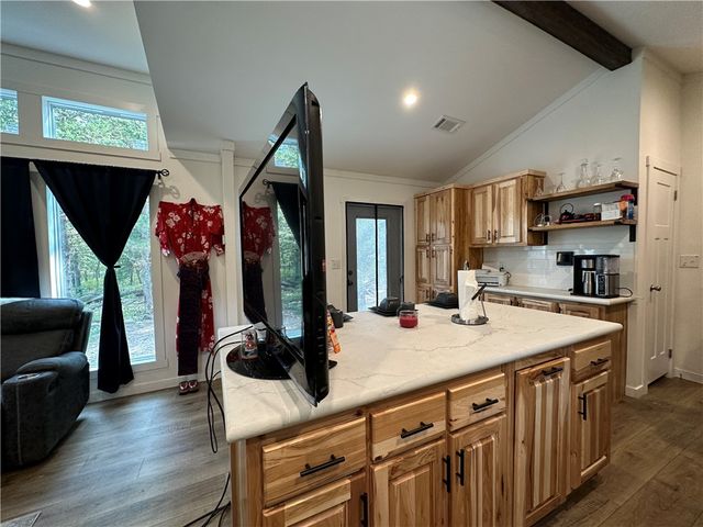 300 MC 6070, Flippin, AR 72634