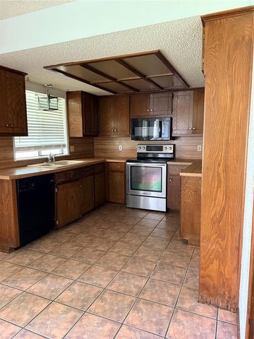 1721 N Gleason Avenue, Bethany, OK 73008
